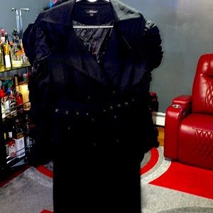 Black trenchcoat size large runs a little big but so beautiful never worn